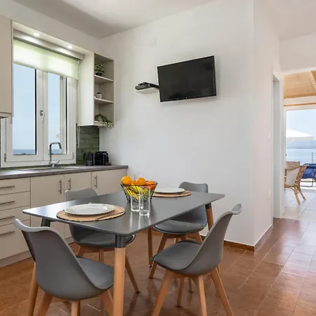 Semesterbostad Lilian Just Steps From The