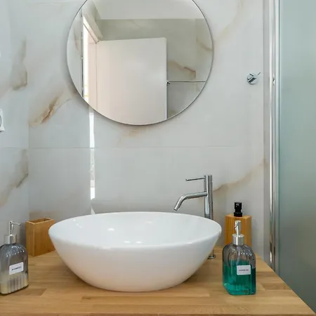 Lilian Just Steps From The Σπίτι διακοπών Μηνιά